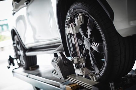 Signs Your Car Needs a Front-End Alignment 